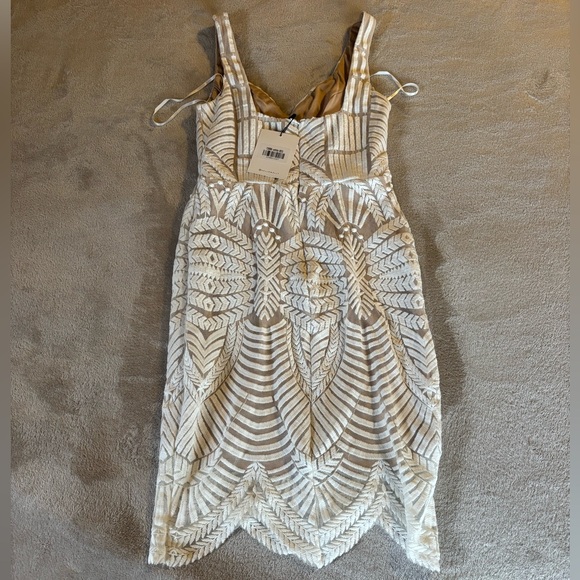 Hello Molly Can’t Help But Wait Size Small - Picture 7 of 7